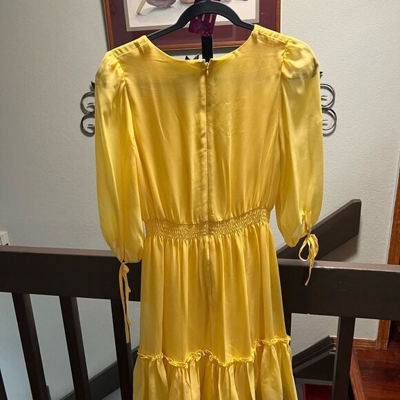 NWIT Taylor V-Neck Yellow Short Dress Size 2 #119 - Picture 5 of 7